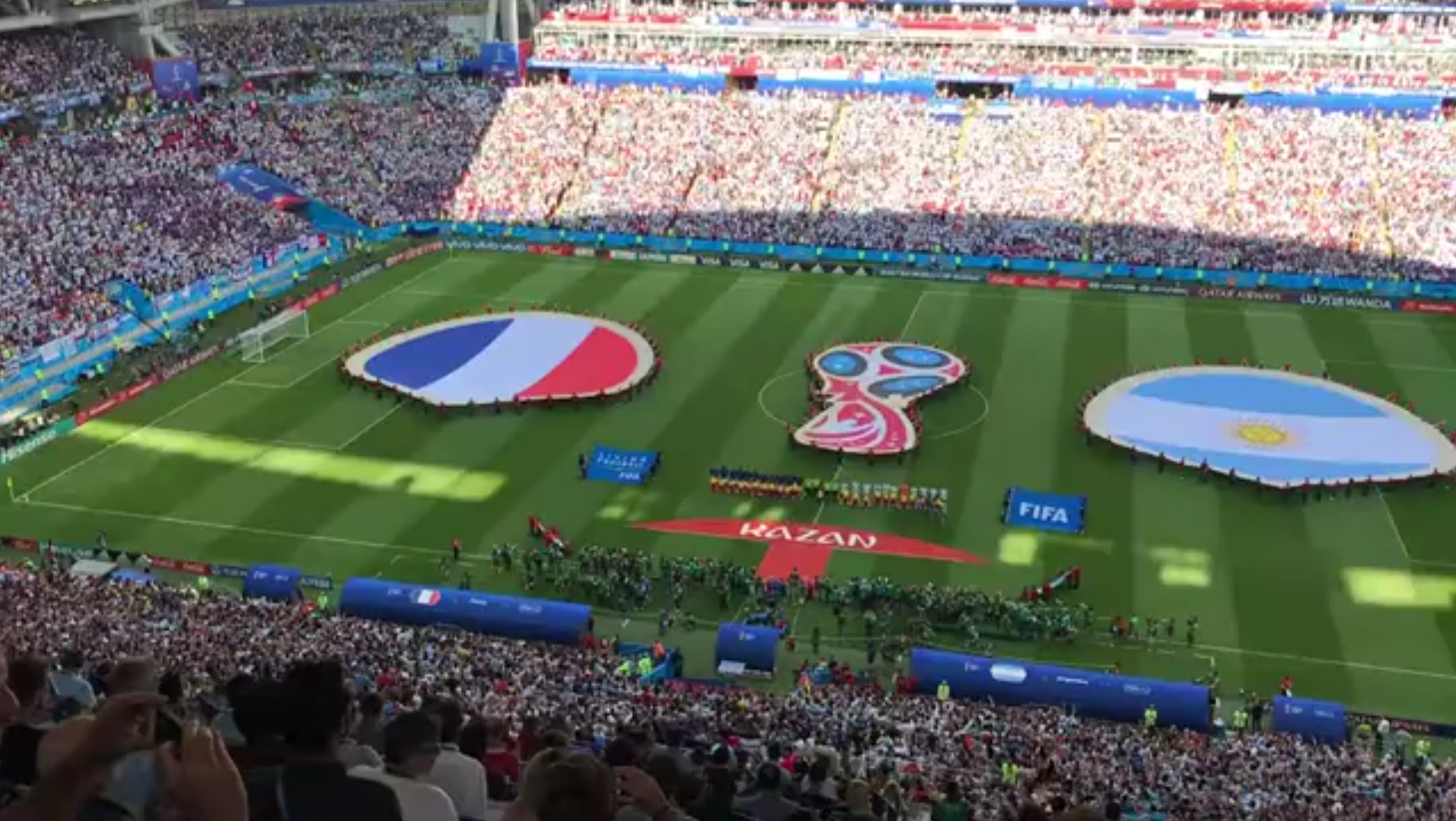 映了