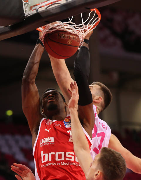 两夺英超冠 两夺英超冠